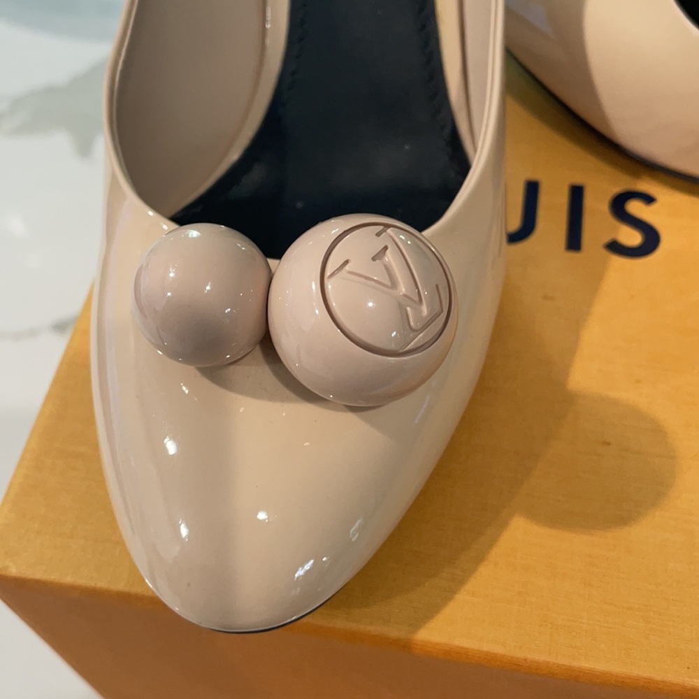 Louis Vuitton Betty Pumps - Picture 2 of 10